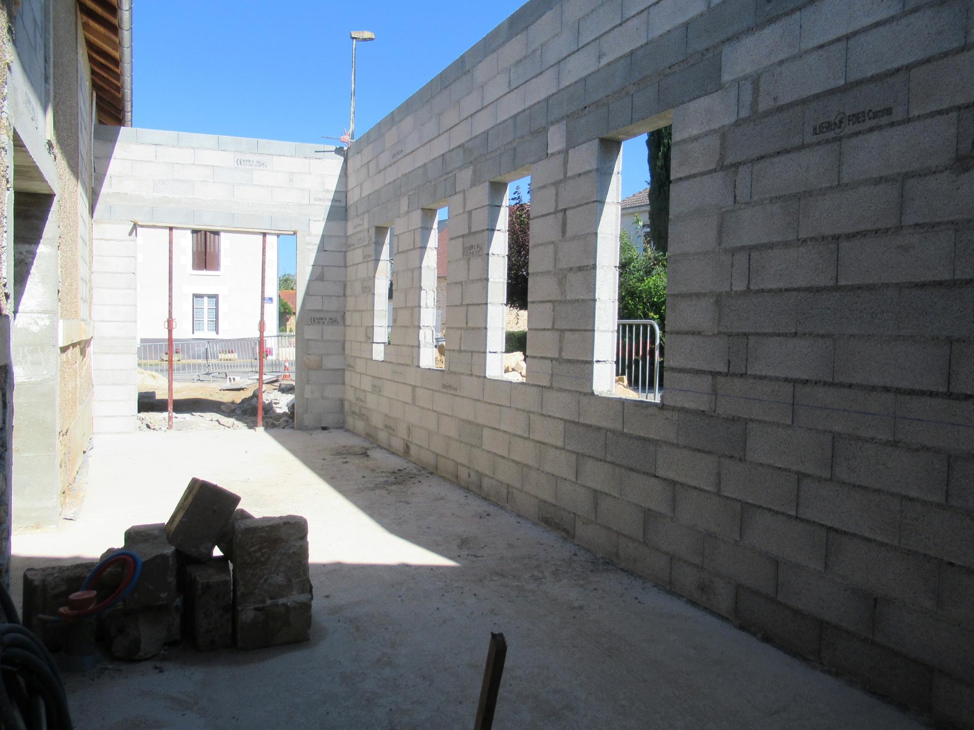 24) juin 2018 - hall d'entrée + sanitaires